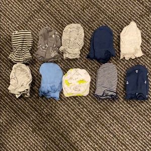 10 pairs of baby mittens